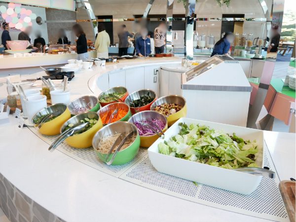 ヒルトン東京ベイ朝食（ラウンジオー）のサラダ