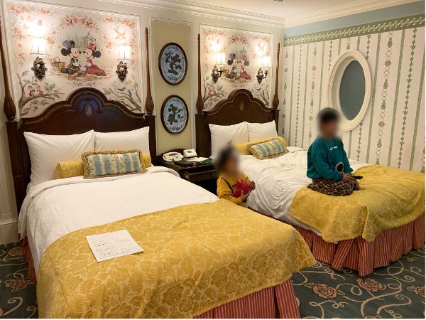 東京ディズニーランドホテル・スーペリアアルコーブルームのベッド