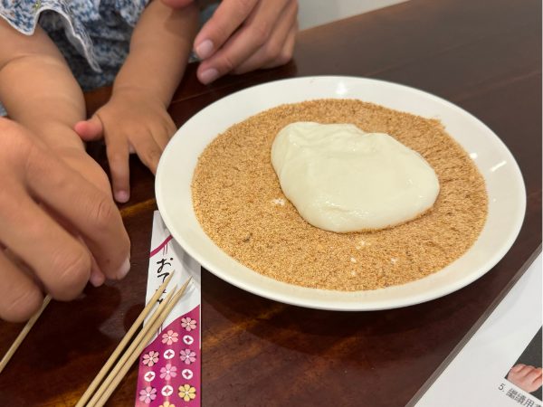 台湾淡水グルメ・花生鮮奶麻糬（ピーナッツミルク餅